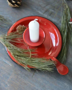 Tijdloze Rode Emaille Kandelaar, IB Laursen -Bekend Decoratie Winkel tijdloze rode emaille kandelaar 6