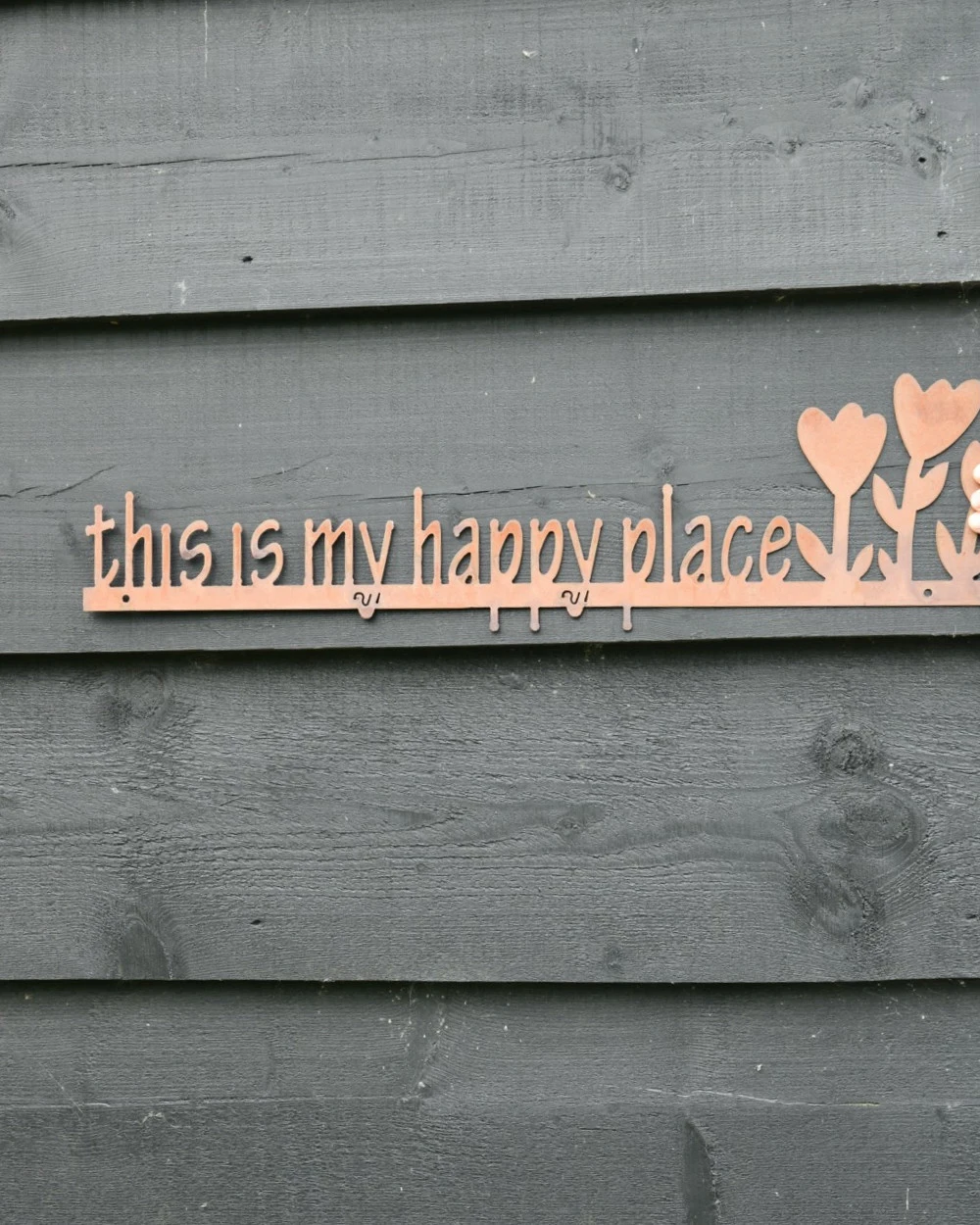 Tuindecoratie Wandtekst 'This Is My Happy Place' Met Bloemen 5 Tuindecoratie Wandtekst 'This Is My Happy Place' Met Bloemen - Afbeelding 3