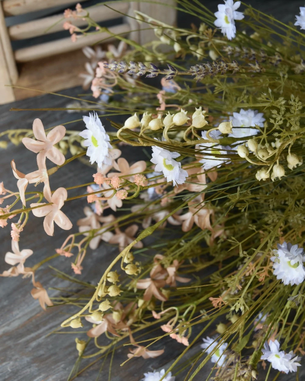 Groot Veldboeket Van Zijde/ Kunst Bloemen In Zachte Kleuren, IB Laursen Met O.a. Lelietje Der Dalen, Gipskruid En Astertjes 4 Groot Veldboeket Van Zijde/ Kunst Bloemen In Zachte Kleuren, IB Laursen Met O.a. Lelietje Der Dalen, Gipskruid En Astertjes - Afbeelding 2