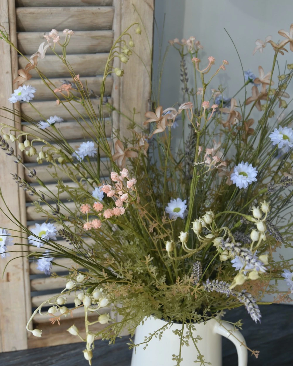 Groot Veldboeket Van Zijde/ Kunst Bloemen In Zachte Kleuren, IB Laursen Met O.a. Lelietje Der Dalen, Gipskruid En Astertjes 5 Groot Veldboeket Van Zijde/ Kunst Bloemen In Zachte Kleuren, IB Laursen Met O.a. Lelietje Der Dalen, Gipskruid En Astertjes - Afbeelding 3