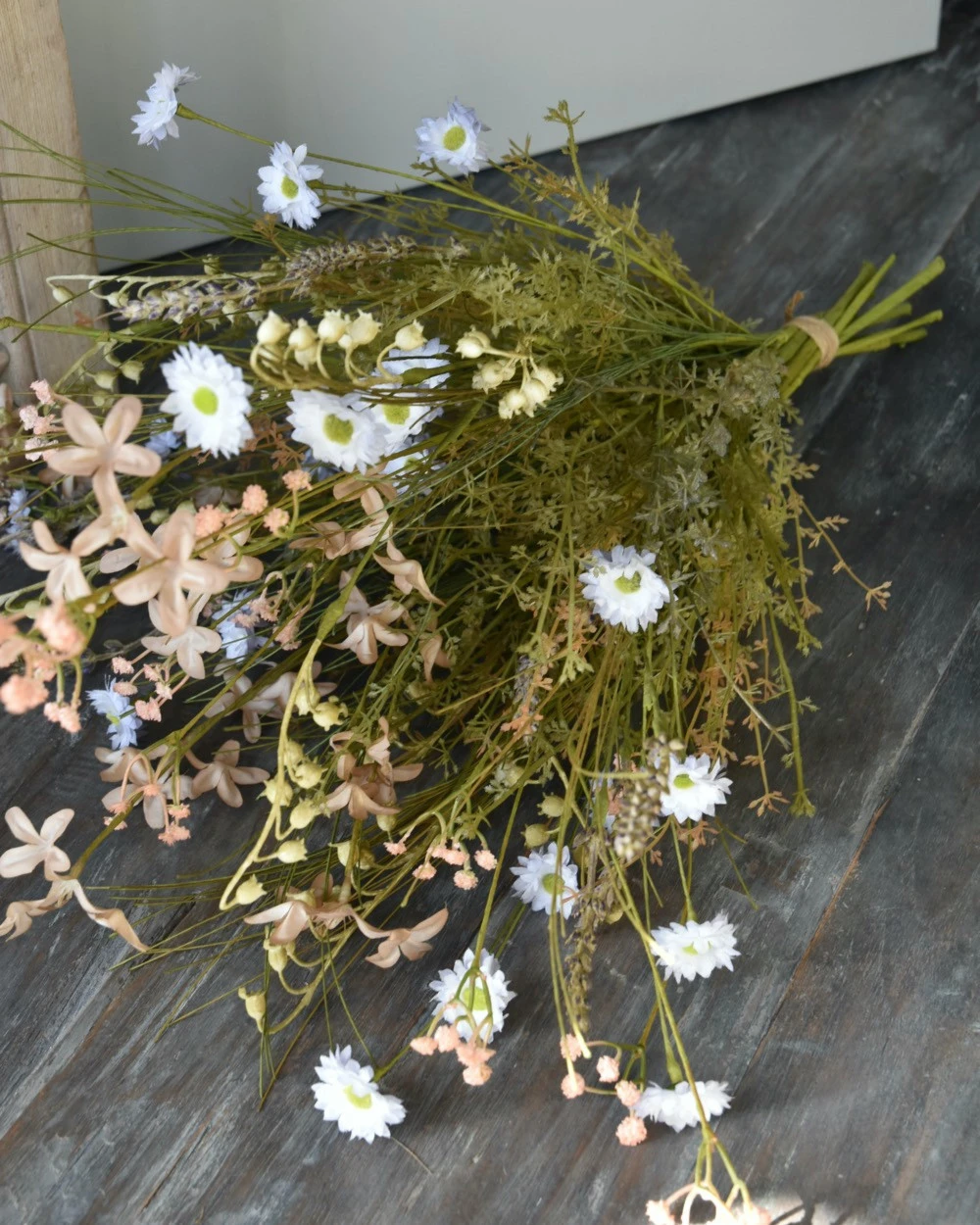 Groot Veldboeket Van Zijde/ Kunst Bloemen In Zachte Kleuren, IB Laursen Met O.a. Lelietje Der Dalen, Gipskruid En Astertjes 8 Groot Veldboeket Van Zijde/ Kunst Bloemen In Zachte Kleuren, IB Laursen Met O.a. Lelietje Der Dalen, Gipskruid En Astertjes - Afbeelding 6