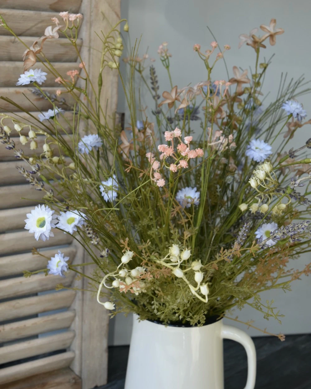 Groot Veldboeket Van Zijde/ Kunst Bloemen In Zachte Kleuren, IB Laursen Met O.a. Lelietje Der Dalen, Gipskruid En Astertjes 3 Groot Veldboeket Van Zijde/ Kunst Bloemen In Zachte Kleuren, IB Laursen Met O.a. Lelietje Der Dalen, Gipskruid En Astertjes