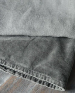 Velours 'thunder Grey' Vierkante Kussenhoes, IB Laursen -Bekend Decoratie Winkel velours thunder grey vierkante kussenhoes ib laursen 1 6