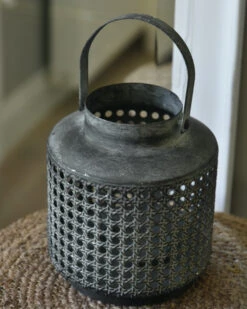 Windlicht Met Hengsel Van Metaal Met Geweven Gaatjes Patroon -Bekend Decoratie Winkel windlicht met hengsel van metaal met geweven gaatjes patroon 3