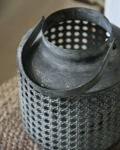 Windlicht Met Hengsel Van Metaal Met Geweven Gaatjes Patroon -Bekend Decoratie Winkel windlicht met hengsel van metaal met geweven gaatjes patroon 4