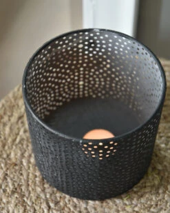 Windlicht Van Metaal Met Ronde Gaatjes Cirkel Patroon -Bekend Decoratie Winkel windlicht van metaal met ronde gaatjes cirkel patroon 3