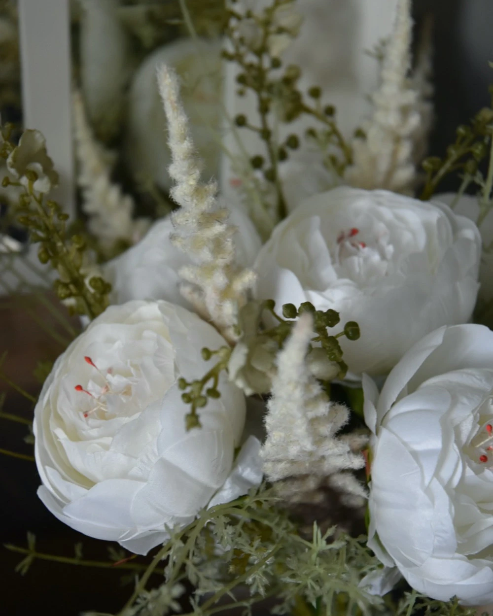 Wit Zijde Bloemen Biedermeier Boeket Met Pioenrozen 5 Wit Zijde Bloemen Biedermeier Boeket Met Pioenrozen - Afbeelding 3