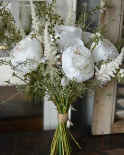 Wit Zijde Bloemen Biedermeier Boeket Met Pioenrozen 12 Wit Zijde Bloemen Biedermeier Boeket Met Pioenrozen -Bekend Decoratie Winkel wit zijde bloemen biedermeier boeket met pioenrozen 3