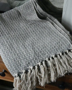 Woonkleed Sprei In Gebroken Wit Met Zacht Blauw/grijs, IB Laursen