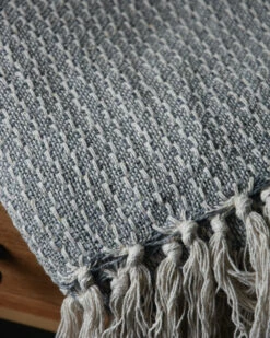 Woonkleed Sprei In Gebroken Wit Met Zacht Blauw/grijs, IB Laursen 12 Woonkleed Sprei In Gebroken Wit Met Zacht Blauw/grijs, IB Laursen -Bekend Decoratie Winkel woonkleed sprei in gebroken wit met zacht blauwgrijs ib laursen 4