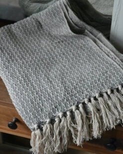 Woonkleed Sprei In Gebroken Wit Met Zacht Blauw/grijs, IB Laursen 13 Woonkleed Sprei In Gebroken Wit Met Zacht Blauw/grijs, IB Laursen -Bekend Decoratie Winkel woonkleed sprei in gebroken wit met zacht blauwgrijs ib laursen 5