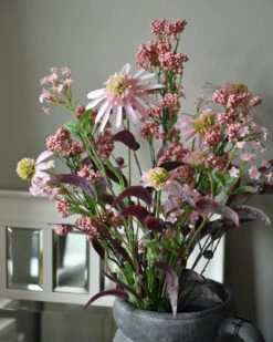 Zijde Boeket In Het Roze Met Bessen, Vergeet Me Nietje En Echinacea