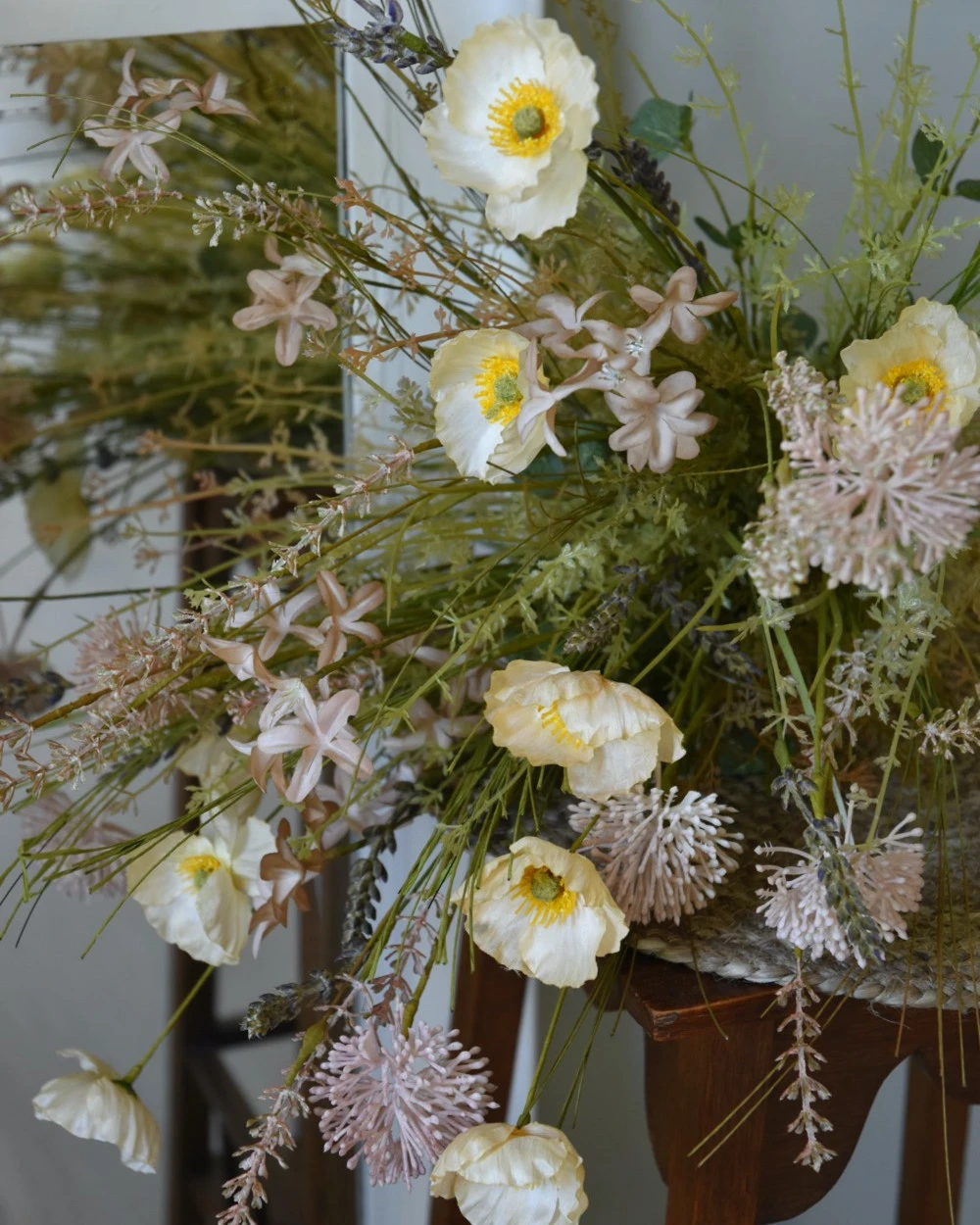 Zijde Boeket In Poeder Tinten Met Lavendel, Anemonen En Allium Met Bloemen Van IB Laursen 4 Zijde Boeket In Poeder Tinten Met Lavendel, Anemonen En Allium Met Bloemen Van IB Laursen - Afbeelding 2