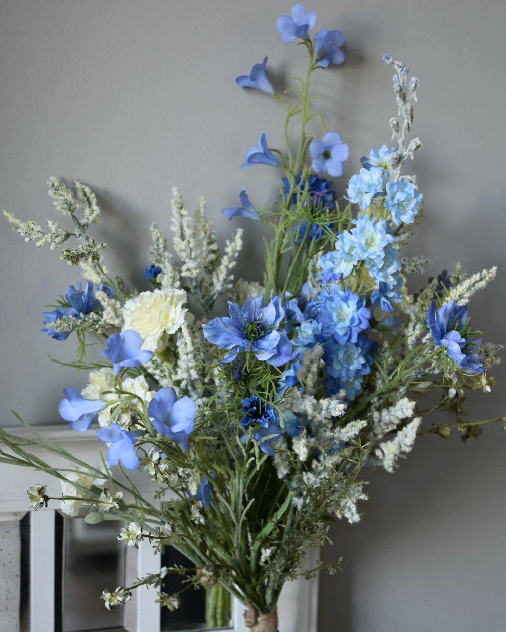 Zijde Boeket Met Tuinbloemen In Het Blauw Wit 4 Zijde Boeket Met Tuinbloemen In Het Blauw Wit - Afbeelding 2