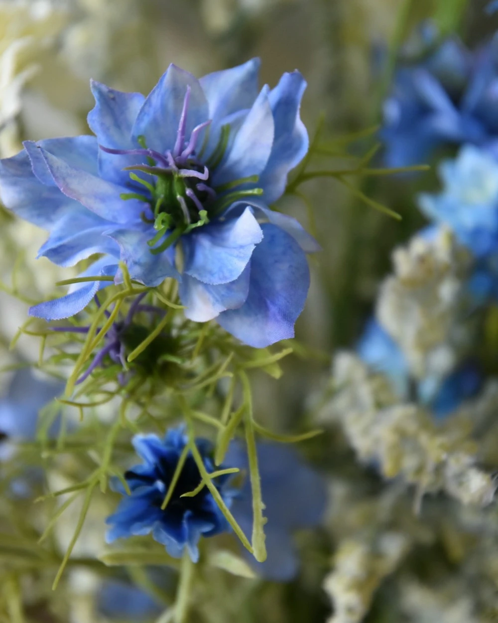 Zijde Boeket Met Tuinbloemen In Het Blauw Wit 6 Zijde Boeket Met Tuinbloemen In Het Blauw Wit - Afbeelding 4