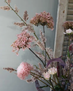 Zijde Brynxz Pluk Boeket In Roze Met Vlier En Wilgen Bloesem, Eucalyptus En Chrysanten -Bekend Decoratie Winkel zijde brynxz pluk boeket in roze met vlier en wilgen bloesem eucalyptus en chrysanten 1 2