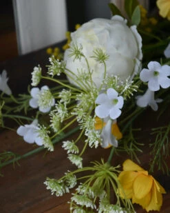 Zijde Vrolijk Pluk Boeket In Wit En Geel -Bekend Decoratie Winkel zijde vrolijk pluk boeket in wit en geel 2