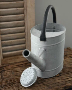 Zinken Gieter Met Zwart Handvat, IB Laursen 14 Zinken Gieter Met Zwart Handvat, IB Laursen -Bekend Decoratie Winkel zinken gieter met zwart handvat ib laursen 4