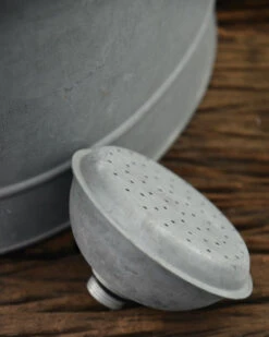 Zinken Gieter Met Zwart Handvat, IB Laursen 16 Zinken Gieter Met Zwart Handvat, IB Laursen -Bekend Decoratie Winkel zinken gieter met zwart handvat ib laursen 6