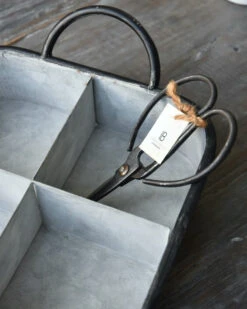 Zinken Vakkenbak Met Zwarte Accenten, IB Laursen -Bekend Decoratie Winkel zinken vakkenbak met zwarte accenten ib laursen 2