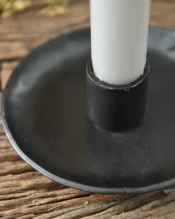 Zwarte Metalen Kandelaar Met Oor, IB Laursen 11 Zwarte Metalen Kandelaar Met Oor, IB Laursen -Bekend Decoratie Winkel zwarte metalen kandelaar met oor ib laursen 2